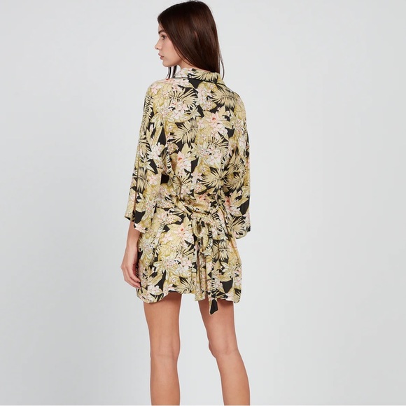 VOLCOM frondly fire coverup . NWT . - Picture 3 of 8